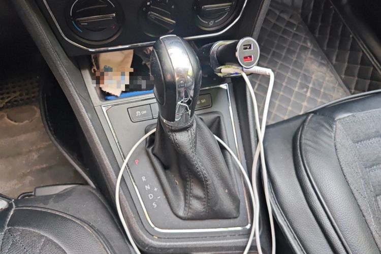 Used Volkswagen Gran Lavida 2015 1.6L Automatic Comfort Edition Gear Lever