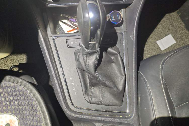 Used Volkswagen Gran Lavida 2015 1.6L Automatic Comfort Edition Gear Lever