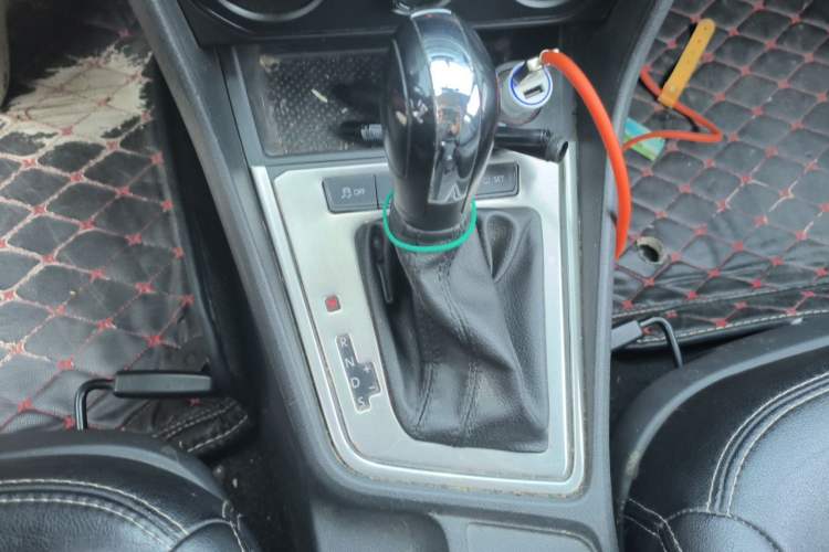 Used Volkswagen Gran Lavida 2015 1.6L Automatic Fashion Edition Gear Lever