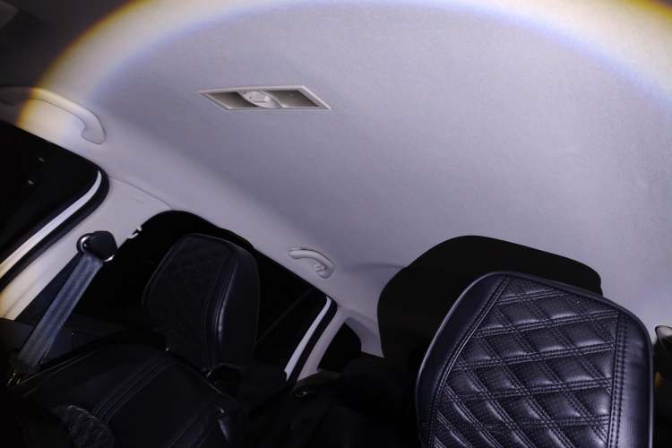 Used Volkswagen Gran Lavida 2015 1.6L Automatic Fashion Edition Headliner