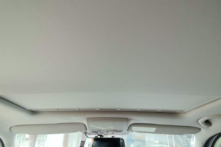 Used Volkswagen Gran Lavida 2015 1.6L Automatic Comfort Edition Headliner