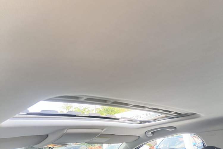 Used Volkswagen Gran Lavida 2015 1.6L Automatic Comfort Edition Headliner
