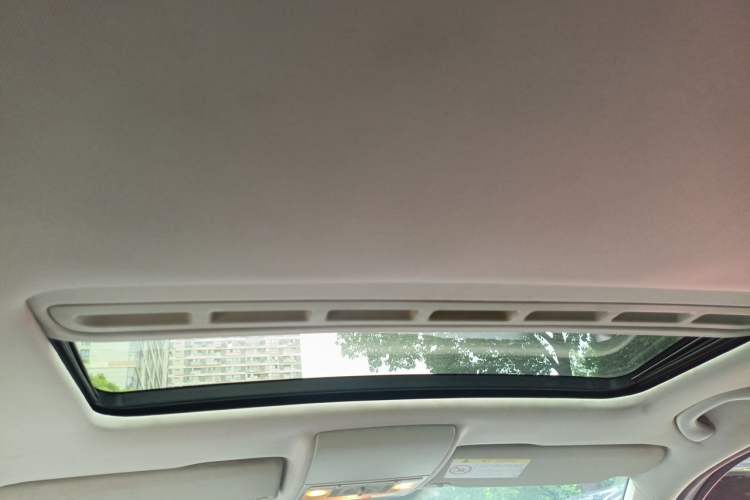 Used Volkswagen Gran Lavida 2015 1.6L Manual Comfort Edition Headliner