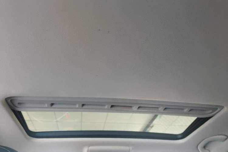 Used Volkswagen Gran Lavida 2015 1.6L Automatic Comfort Edition Headliner