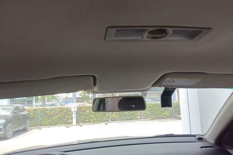 Used Volkswagen Gran Lavida 2015 1.6L Automatic Fashion Edition Headliner