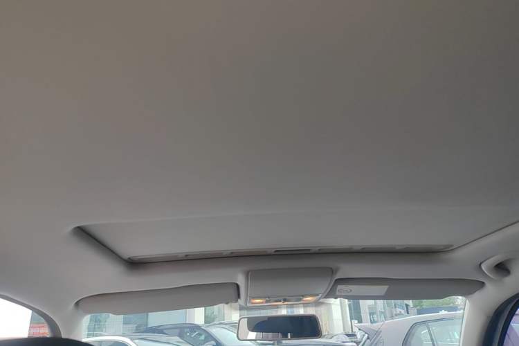 Used Volkswagen Gran Lavida 2015 1.6L Automatic Comfort Edition Headliner