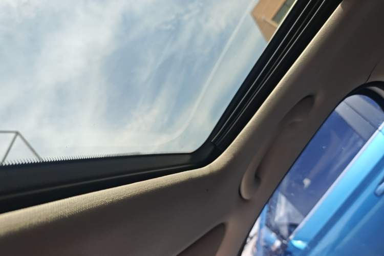 Used Volkswagen Gran Lavida 2015 1.6L Automatic Comfort Edition Headliner