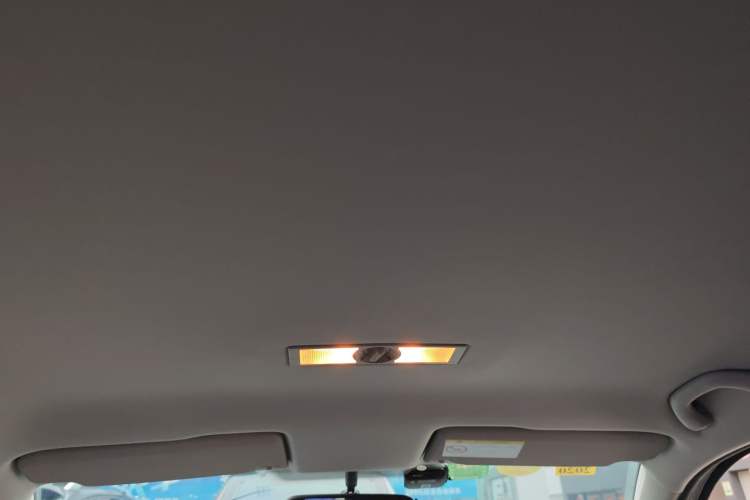 Used Volkswagen Gran Lavida 2015 1.6L Automatic Fashion Edition Headliner