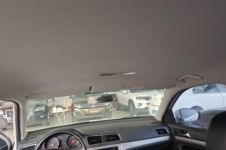Used Volkswagen Gran Lavida 2015 1.6L Automatic Fashion Edition Headliner