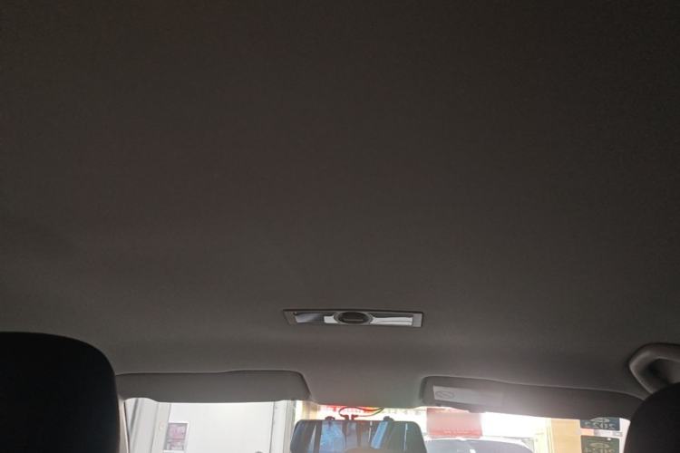 Used Volkswagen Gran Lavida 2015 1.6L Automatic Fashion Edition Headliner