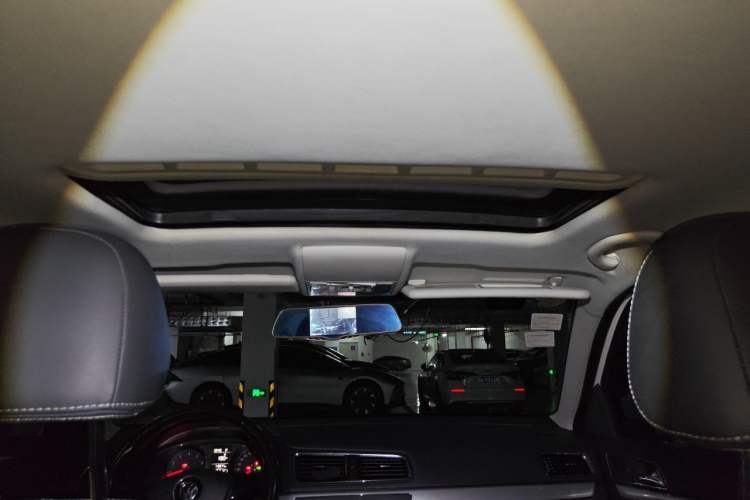 Used Volkswagen Gran Lavida 2015 1.6L Automatic Comfort Edition Headliner