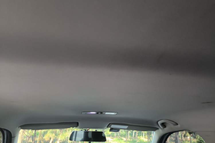 Used Volkswagen Gran Lavida 2015 1.6L Automatic Fashion Edition Headliner