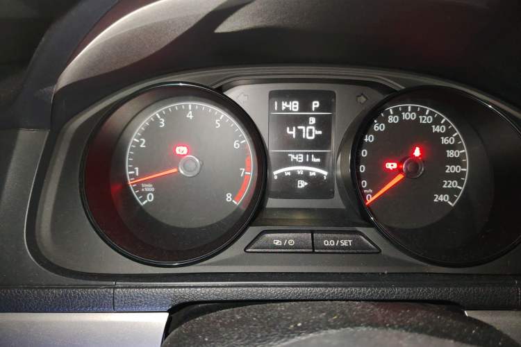 Used Volkswagen Gran Lavida 2015 1.6L Automatic Fashion Edition Instrument Cluster
