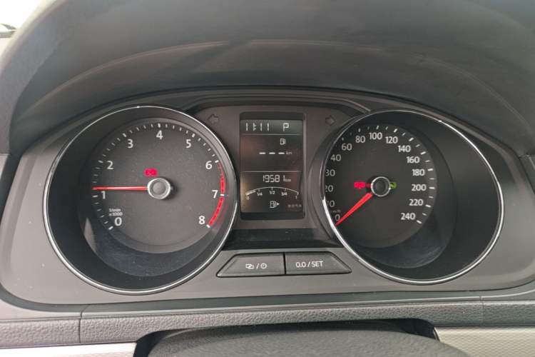 Used Volkswagen Gran Lavida 2015 1.6L Automatic Comfort Edition Instrument Cluster