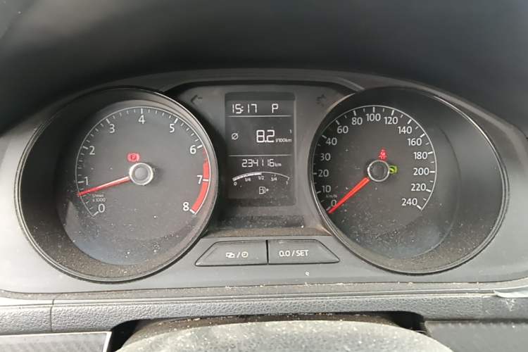 Used Volkswagen Gran Lavida 2015 1.6L Automatic Fashion Edition Instrument Cluster