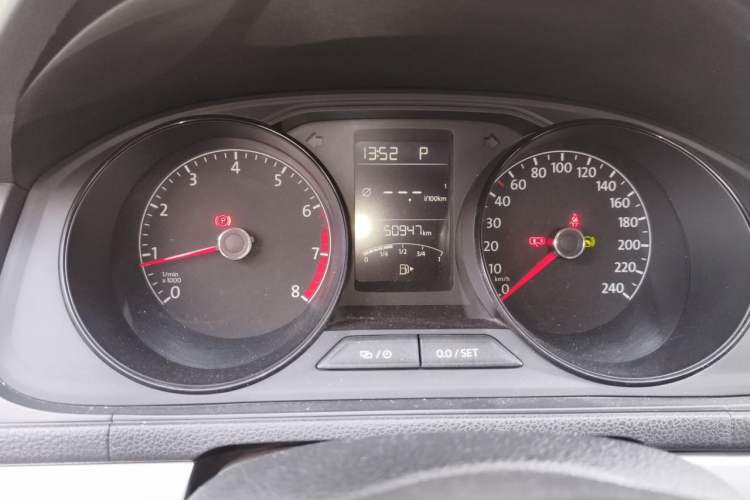 Used Volkswagen Gran Lavida 2015 1.6L Automatic Fashion Edition Instrument Cluster