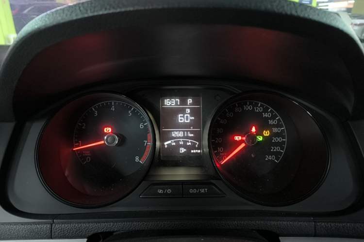 Used Volkswagen Gran Lavida 2015 1.6L Automatic Fashion Edition Instrument Cluster