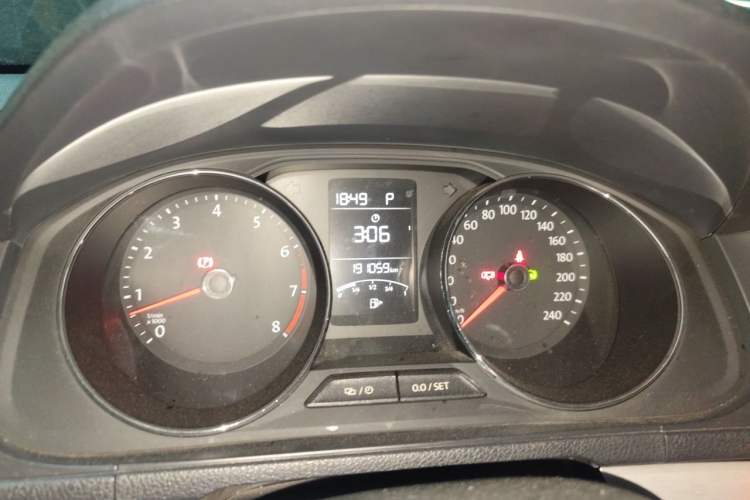 Used Volkswagen Gran Lavida 2015 1.6L Automatic Comfort Edition Instrument Cluster