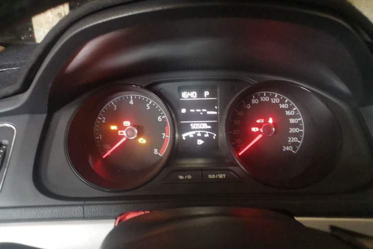 Used Volkswagen Gran Lavida 2015 1.6L Automatic Fashion Edition Instrument Cluster