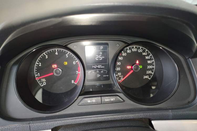 Used Volkswagen Gran Lavida 2015 1.6L Automatic Fashion Edition Instrument Cluster