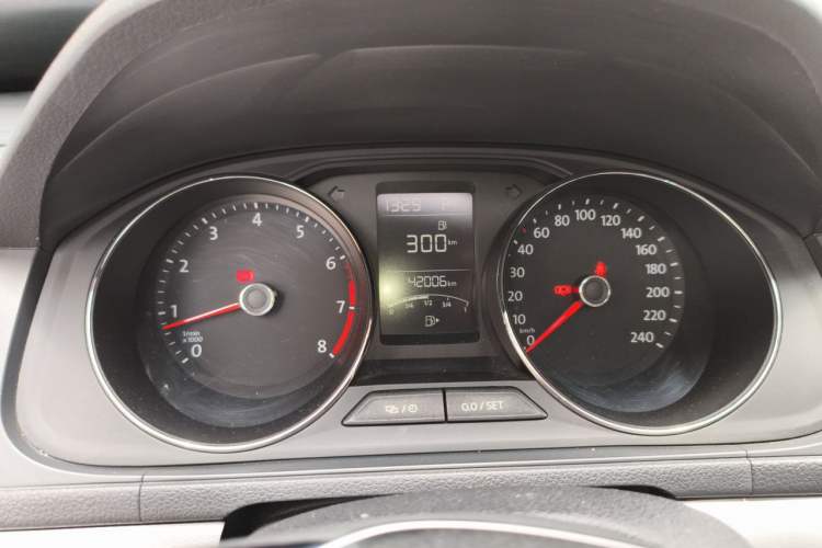 Used Volkswagen Gran Lavida 2015 1.6L Automatic Comfort Edition Instrument Cluster