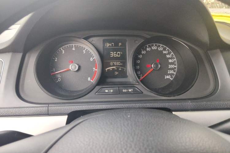 Used Volkswagen Gran Lavida 2015 1.6L Automatic Fashion Edition Instrument Cluster