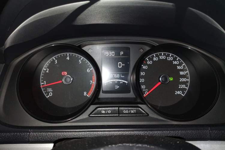 Used Volkswagen Gran Lavida 2015 1.6L Automatic Fashion Edition Instrument Cluster
