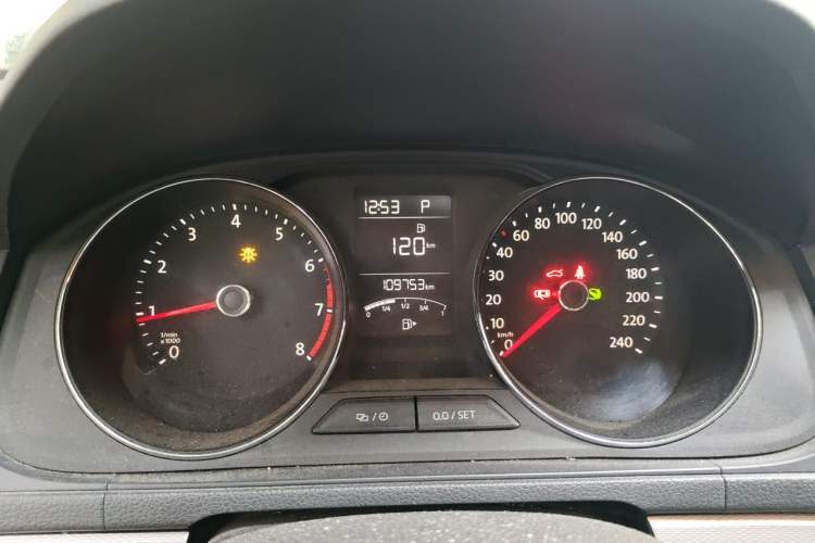 Used Volkswagen Gran Lavida 2015 1.6L Automatic Comfort Edition Instrument Cluster