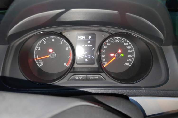 Used Volkswagen Gran Lavida 2015 1.6L Automatic Fashion Edition Instrument Cluster