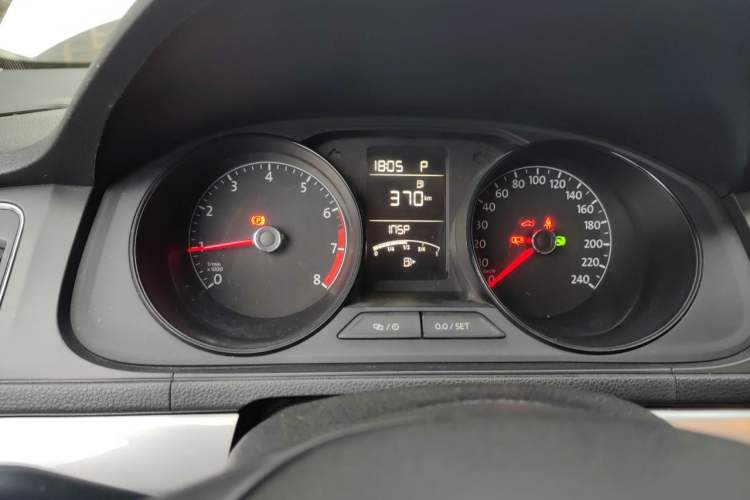 Used Volkswagen Gran Lavida 2015 1.6L Automatic Fashion Edition Instrument Cluster