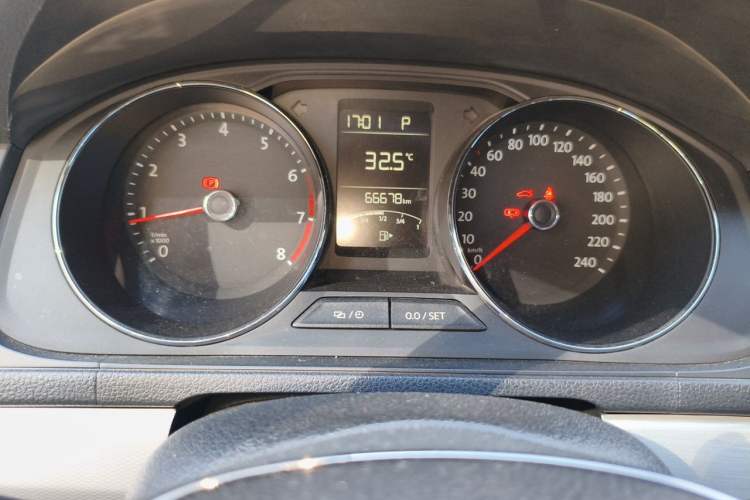 Used Volkswagen Gran Lavida 2015 1.6L Automatic Comfort Edition Instrument Cluster