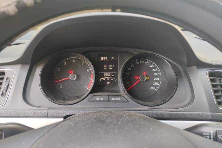 Used Volkswagen Gran Lavida 2015 1.6L Automatic Fashion Edition Instrument Cluster