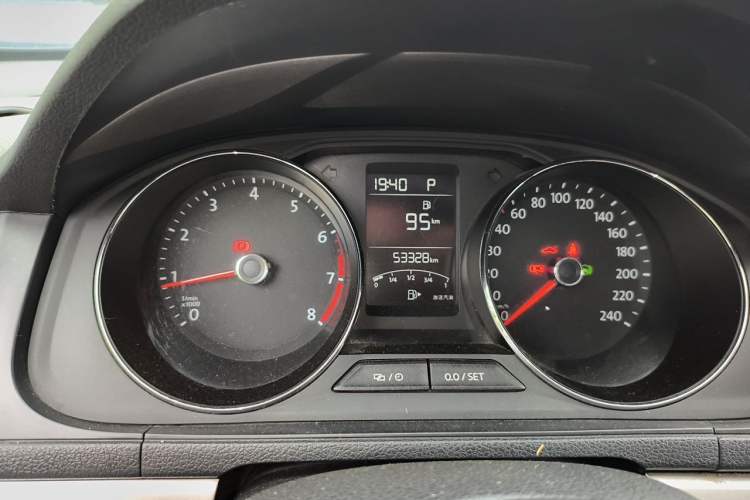 Used Volkswagen Gran Lavida 2015 1.6L Automatic Comfort Edition Instrument Cluster