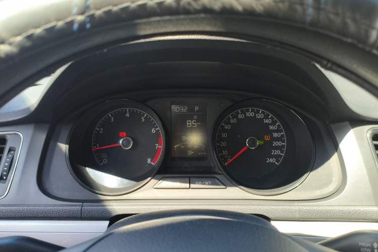 Used Volkswagen Gran Lavida 2015 1.6L Automatic Fashion Edition Instrument Cluster