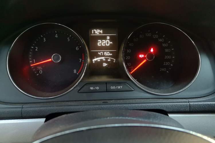 Used Volkswagen Gran Lavida 2015 1.6L Manual Comfort Edition Instrument Cluster