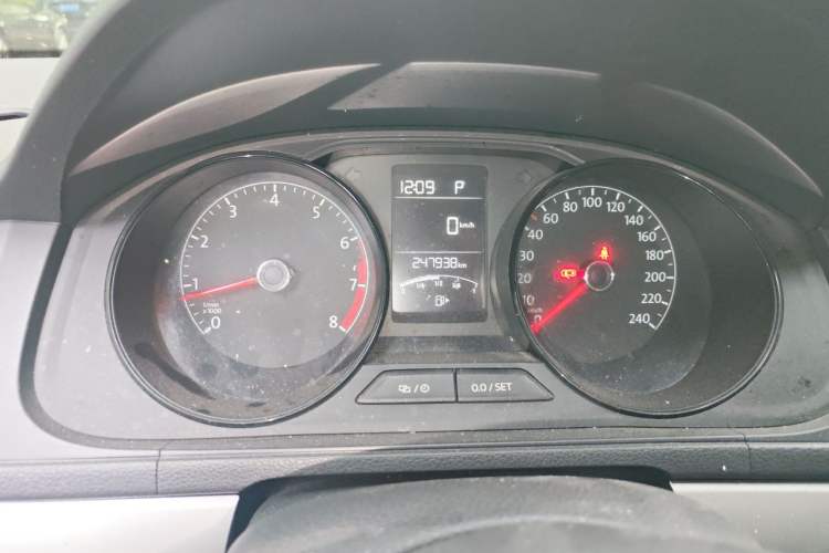 Used Volkswagen Gran Lavida 2015 1.6L Automatic Fashion Edition Instrument Cluster