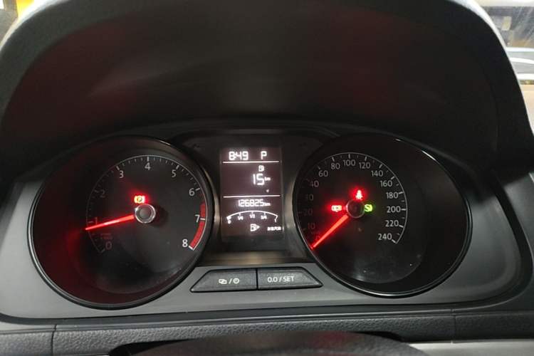 Used Volkswagen Gran Lavida 2015 1.6L Automatic Fashion Edition Instrument Cluster