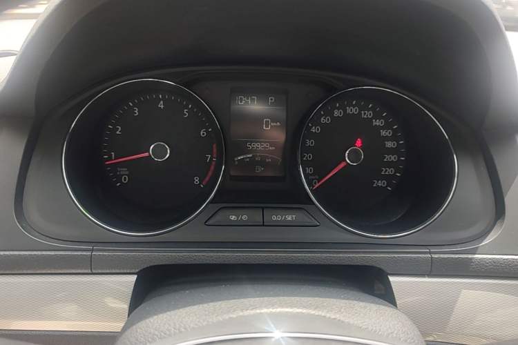 Used Volkswagen Gran Lavida 2015 1.6L Automatic Comfort Edition Instrument Cluster