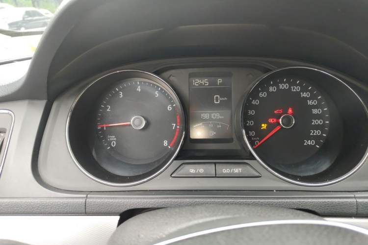 Used Volkswagen Gran Lavida 2015 1.6L Automatic Comfort Edition Instrument Cluster
