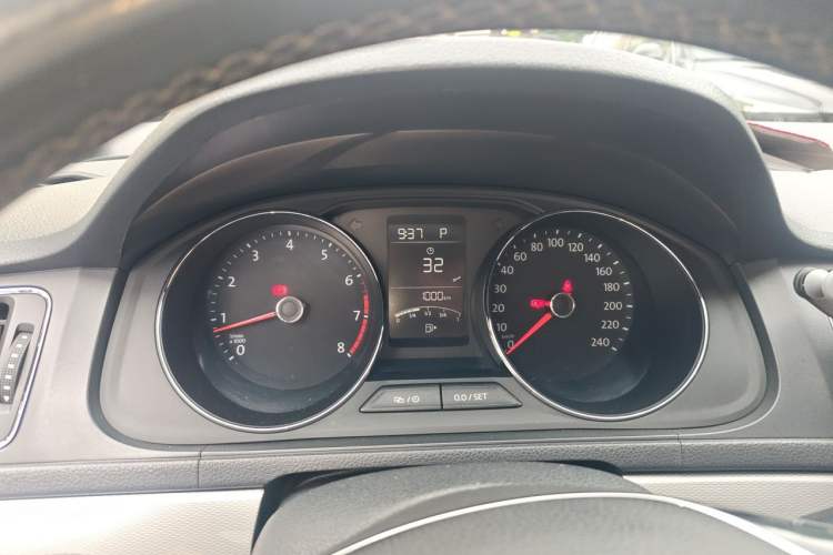 Used Volkswagen Gran Lavida 2015 1.6L Automatic Comfort Edition Instrument Cluster