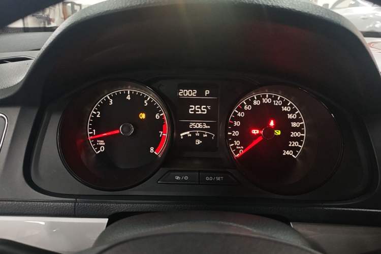 Used Volkswagen Gran Lavida 2015 1.6L Automatic Fashion Edition Instrument Cluster