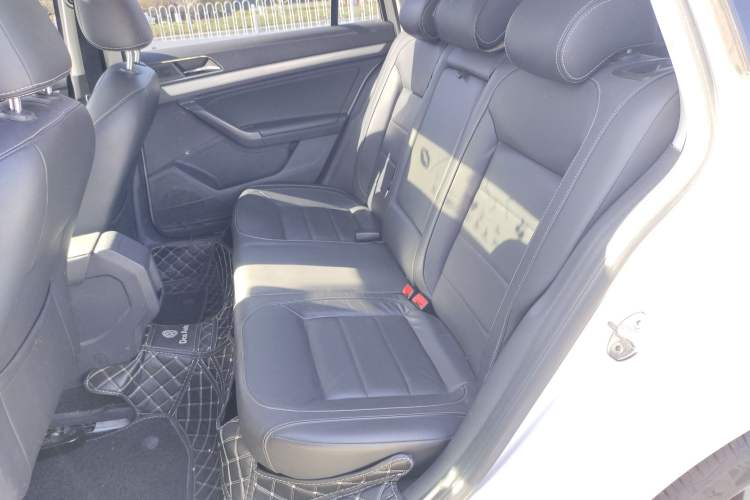 Used Volkswagen Gran Lavida 2015 1.6L Manual Comfort Edition Interior 1