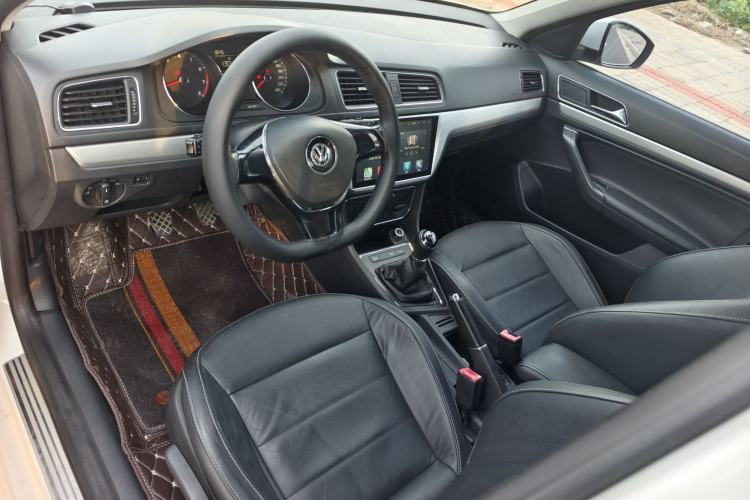 Used Volkswagen Gran Lavida 2015 1.6L Manual Comfort Edition Interior 1