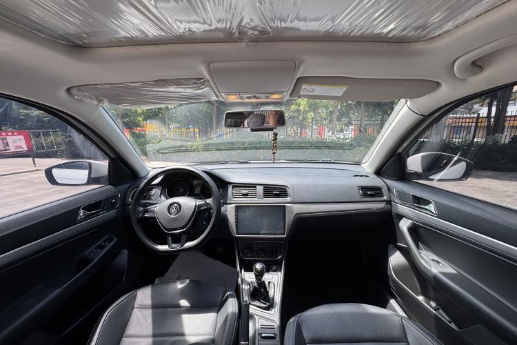 Used Volkswagen Gran Lavida 2015 1.6L Manual Comfort Edition Interior 1