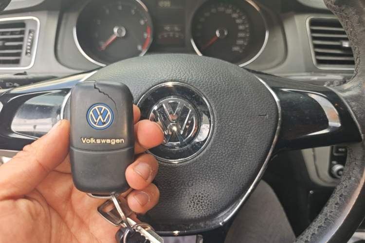 Used Volkswagen Gran Lavida 2015 1.6L Automatic Comfort Edition Interior 1