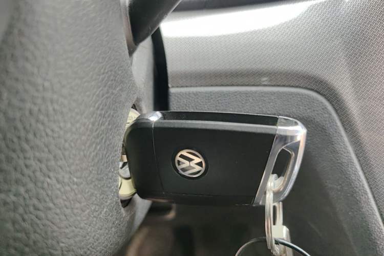 Used Volkswagen Gran Lavida 2015 1.6L Automatic Comfort Edition Interior 1