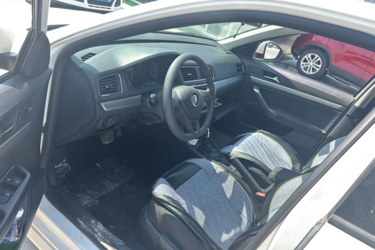 Used Volkswagen Gran Lavida 2015 1.6L Automatic Fashion Edition Interior 1