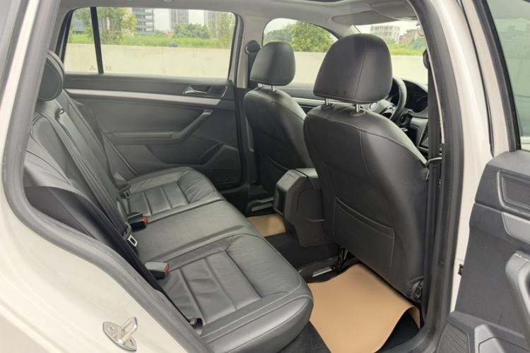 Used Volkswagen Gran Lavida 2015 230TSI DSG Comfort Edition Interior 1