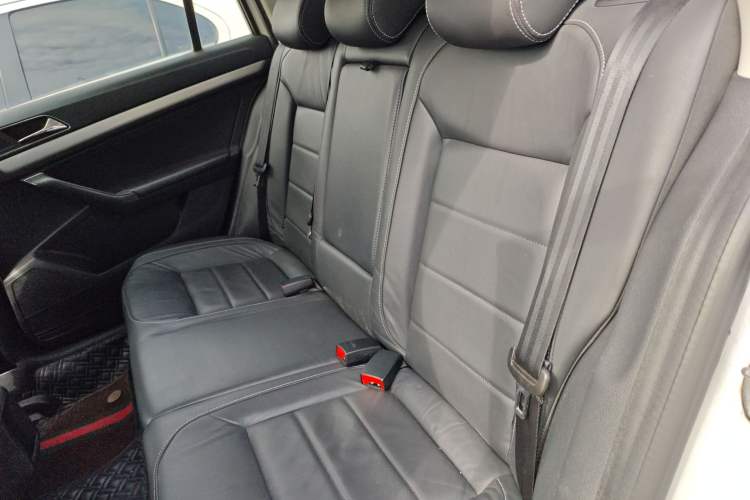 Used Volkswagen Gran Lavida 2015 1.6L Manual Comfort Edition Interior 1