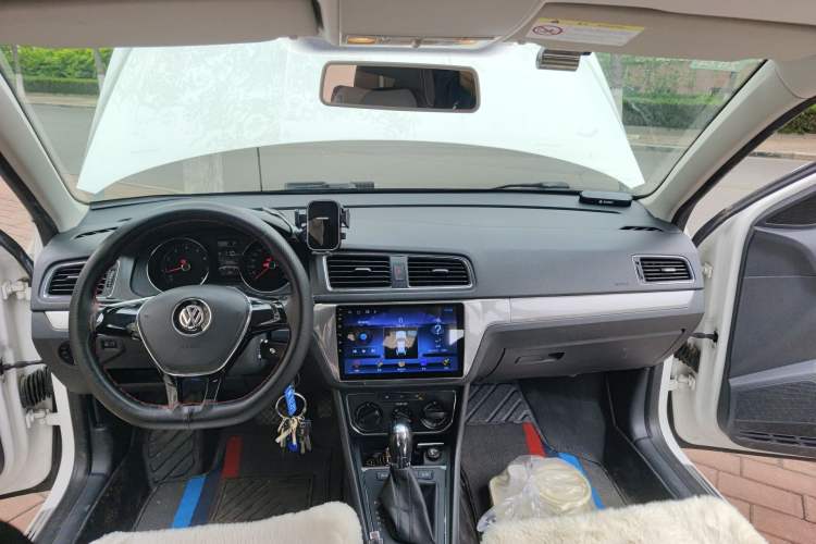 Used Volkswagen Gran Lavida 2015 1.6L Automatic Comfort Edition Interior 2